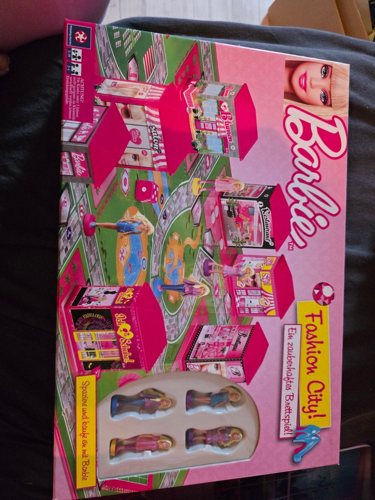Barbie Fashion City! Bordspel - Zo goed als nieuw, Drie of vier spelers, Ophalen of Verzenden, Zo goed als nieuw, Mattel