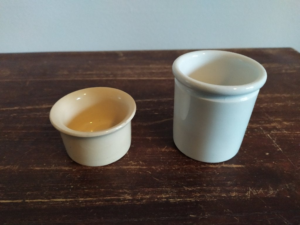 Twee keer oude, brocante zalfpot, o.a. gemerkt Maestricht, Ophalen of Verzenden