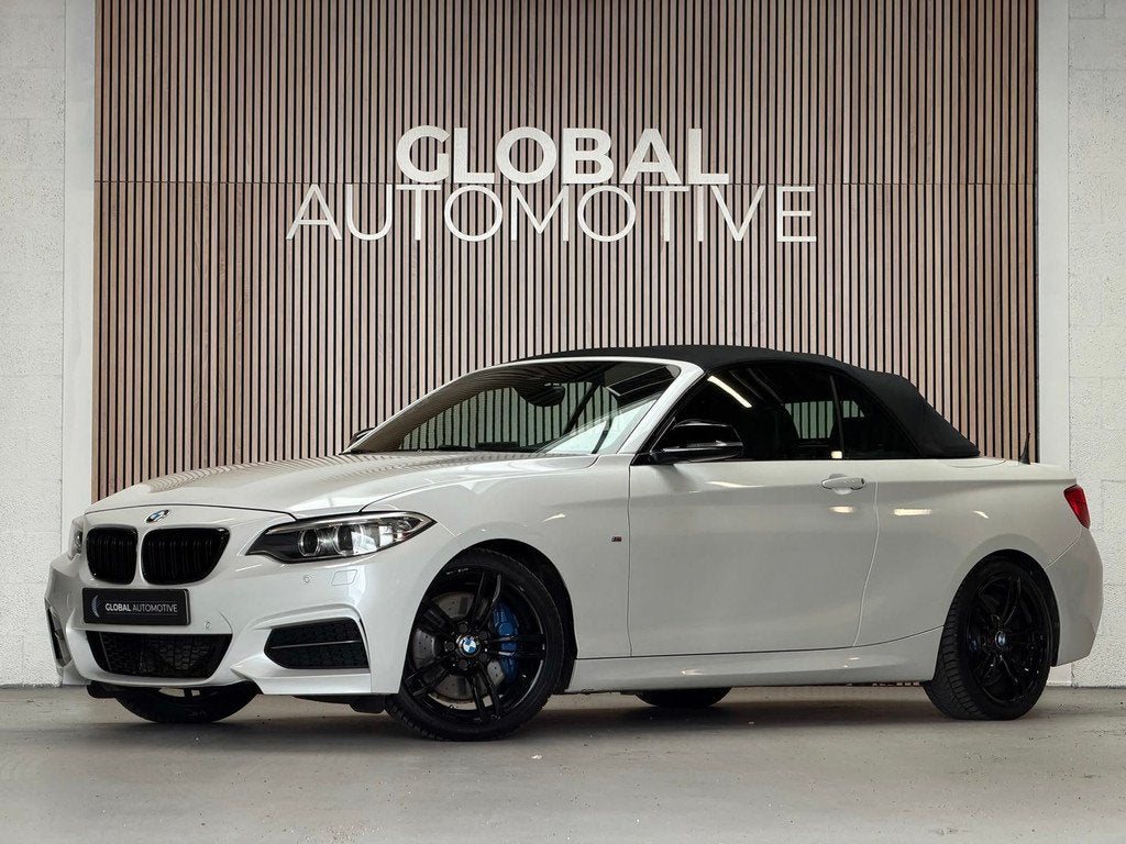 BMW 2-serie Cabrio M235i - AUTOMAAT - PARELMOER WIT - LEER -, Auto's, BMW, Achterwielaandrijving, Gebruikt, 1595 kg, 4 stoelen