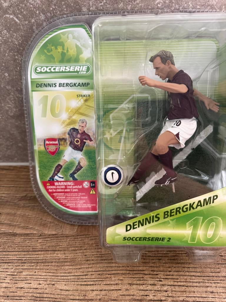 Soccerserie Dennis Bergkamp (Arsenal) nieuw in blisterverpak, Ophalen of Verzenden, Nieuw, Buitenlandse clubs, Beeldje of Poppetje