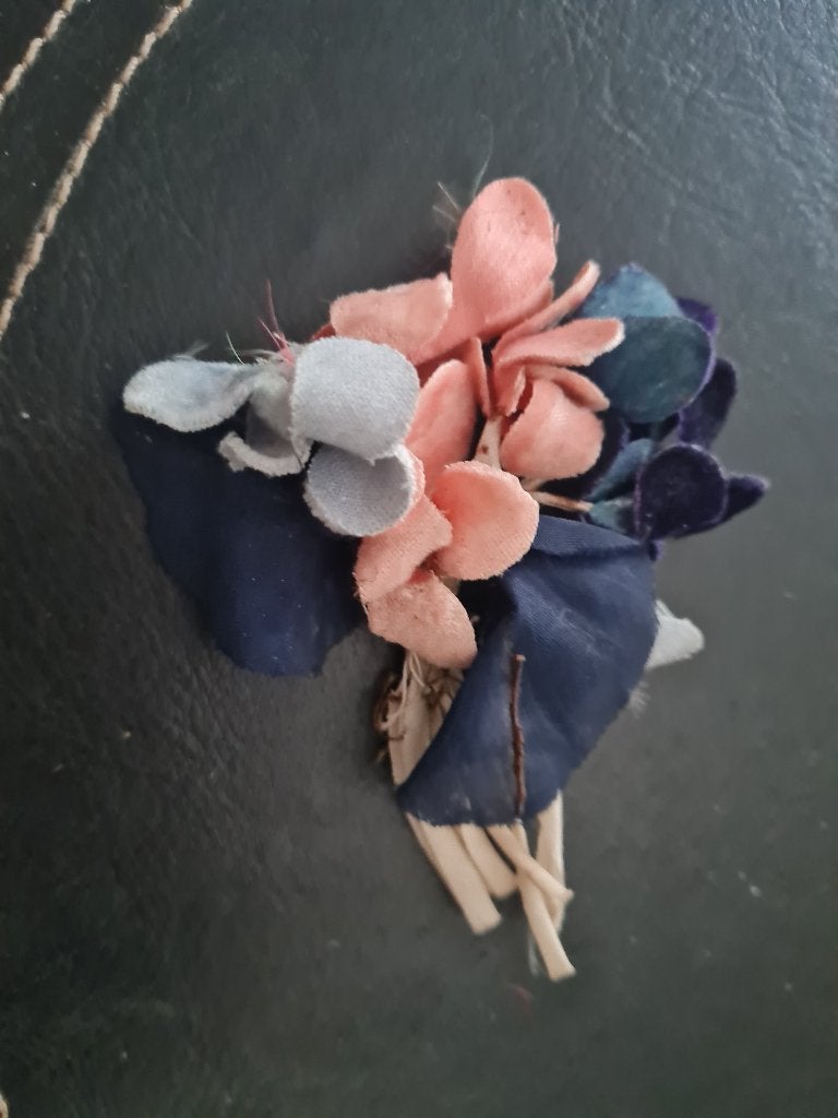 Veren corsage voor o.a. hoedjes zwart foto 1 en 2, Ophalen of Verzenden, Kinderen