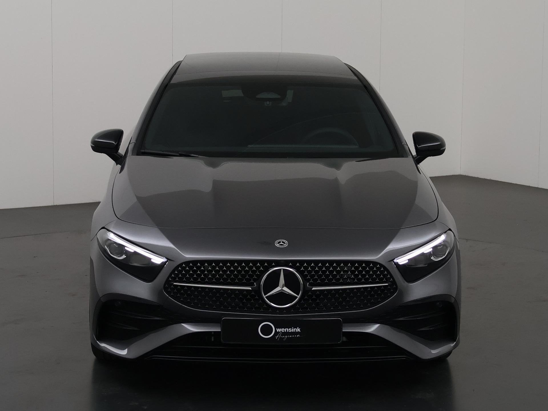 Mercedes-Benz A-klasse 180 Star Edition AMG Line | Night | P, Auto's, Dealer onderhouden, Gebruikt, 4 cilinders, Origineel Nederlands