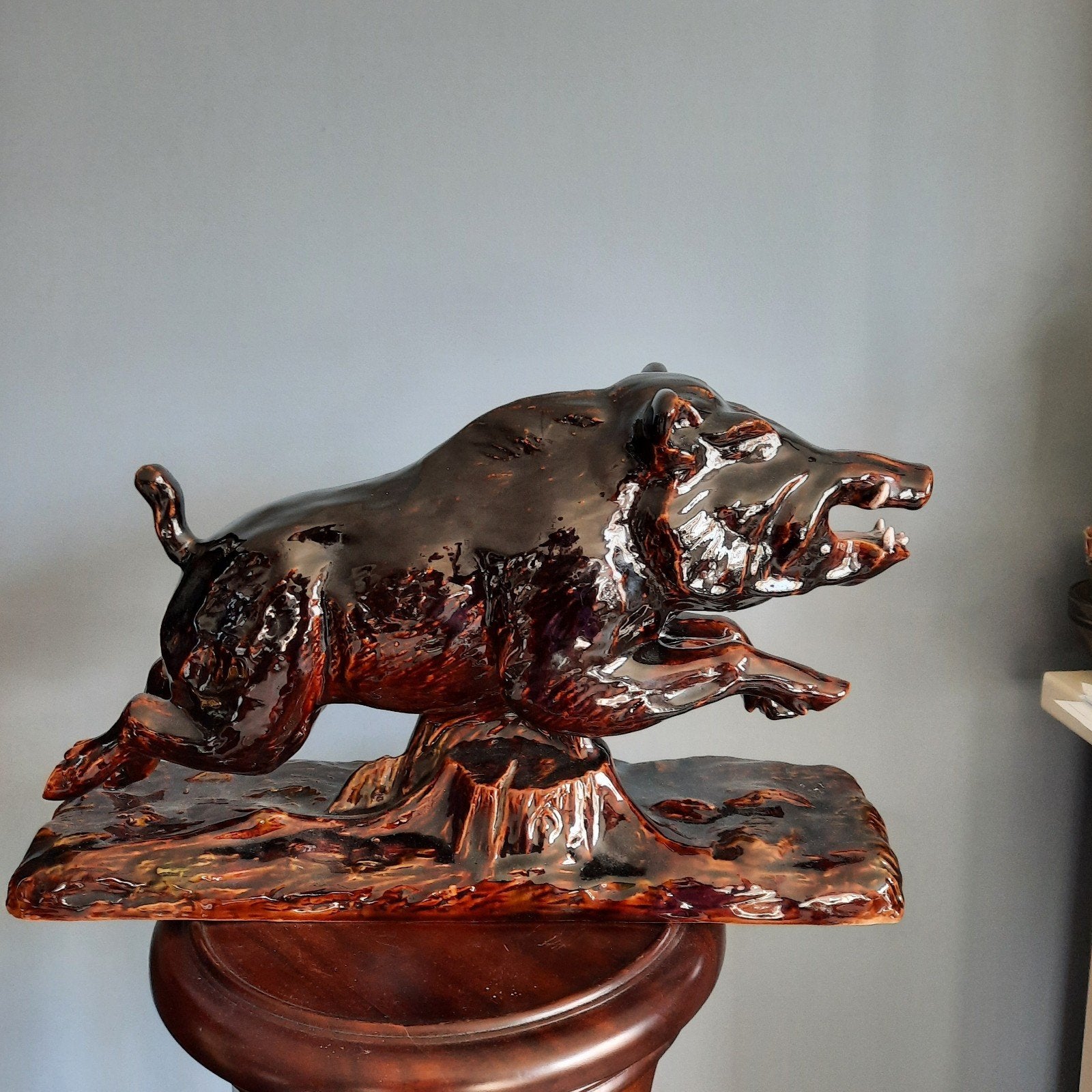 Vintage Keramieken Wild Zwijn Beeld - Glanzend Bruin, Antiek en Kunst, Geglazuurd, Ophalen of Verzenden, Zoogdier, 20 - 50 cm