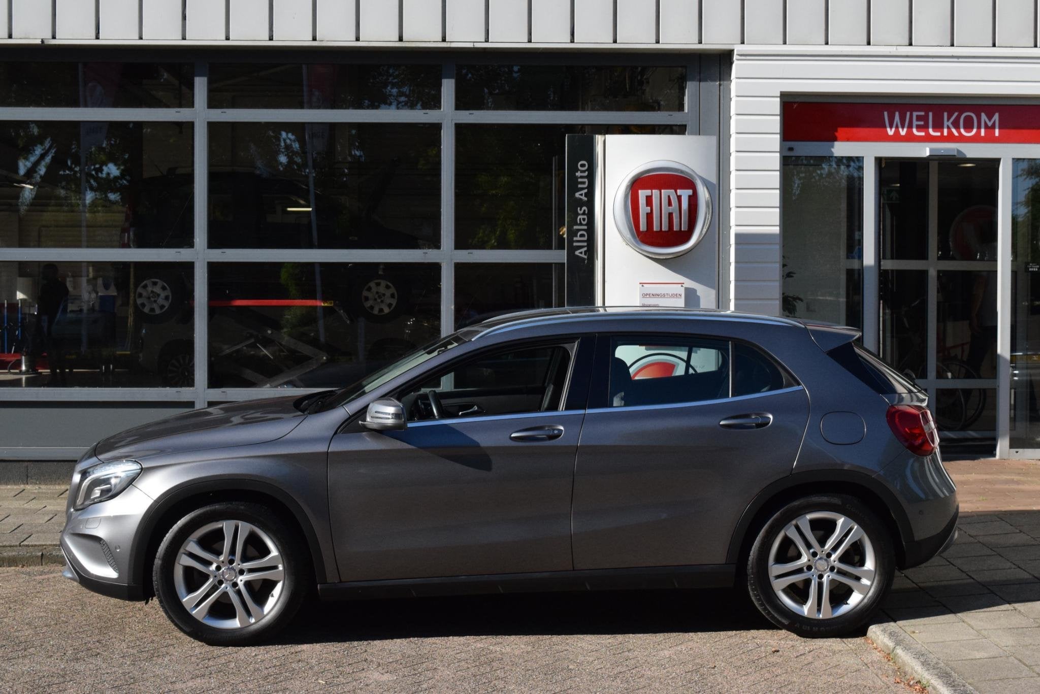 Mercedes-Benz GLA-klasse 200 Ambition|Lage km|Sportstoelen|1, Auto's, Voorwielaandrijving, Gebruikt, Leder en Stof, Bedrijf