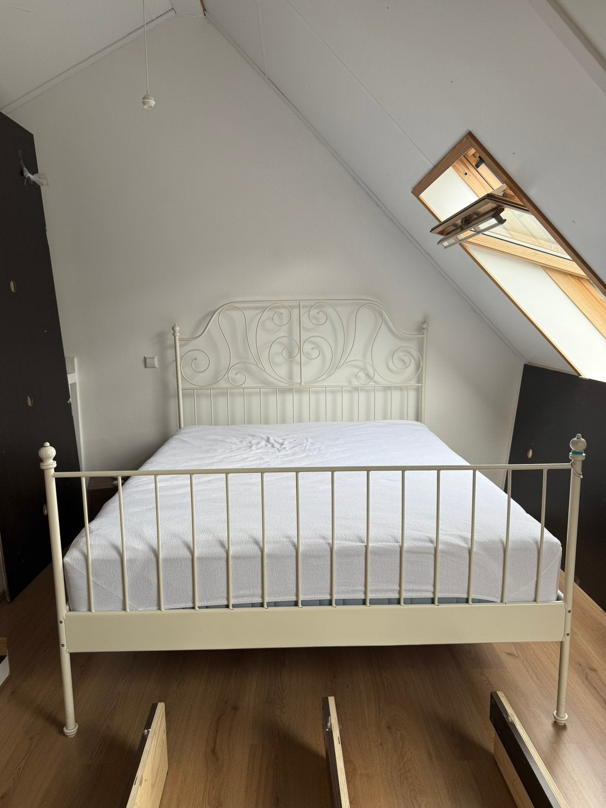 Metalen ikea ledikant incl. lattenbodem, Huis en Inrichting, Slaapkamer | Bedden, Ophalen, Wit, Tweepersoons, Zo goed als nieuw