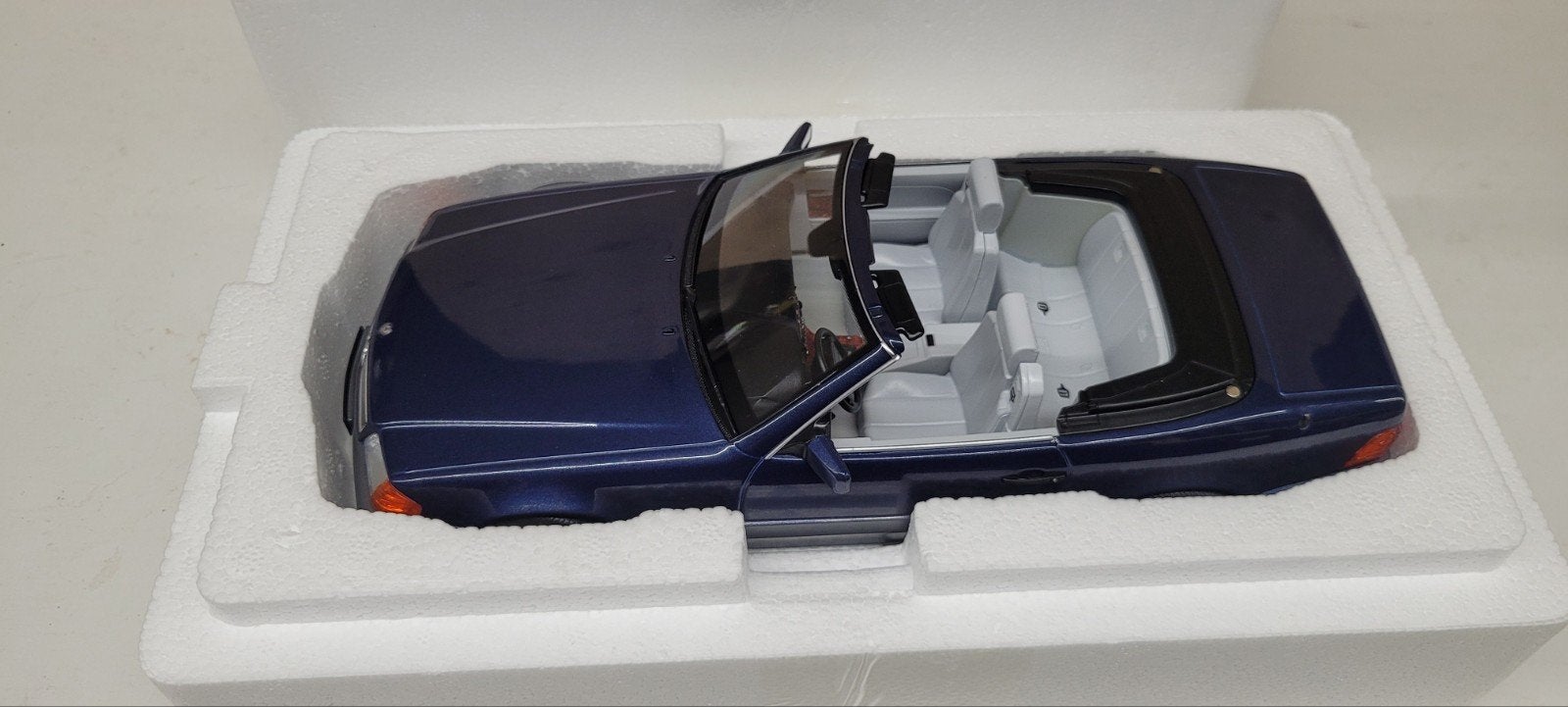 KK Scale Mercedes 500 SL  R129, Hobby en Vrije tijd, Modelauto's | 1:18, Ophalen of Verzenden, Zo goed als nieuw, Auto, Overige merken