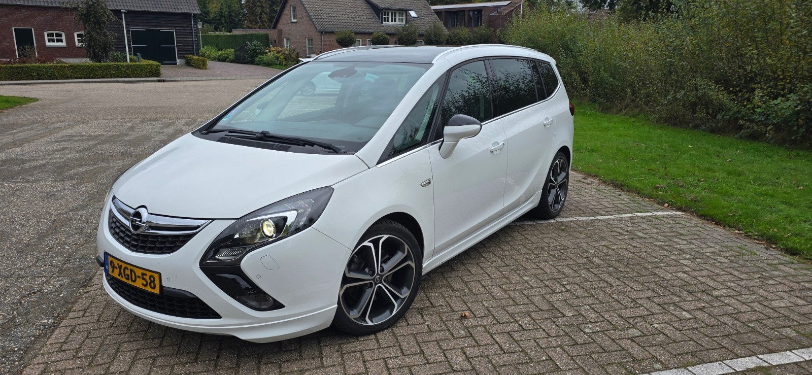 Opel Zafira 1.6T 147KW/200PK 2014 Wit, Voorwielaandrijving, Zwart, 4 cilinders, 7 stoelen