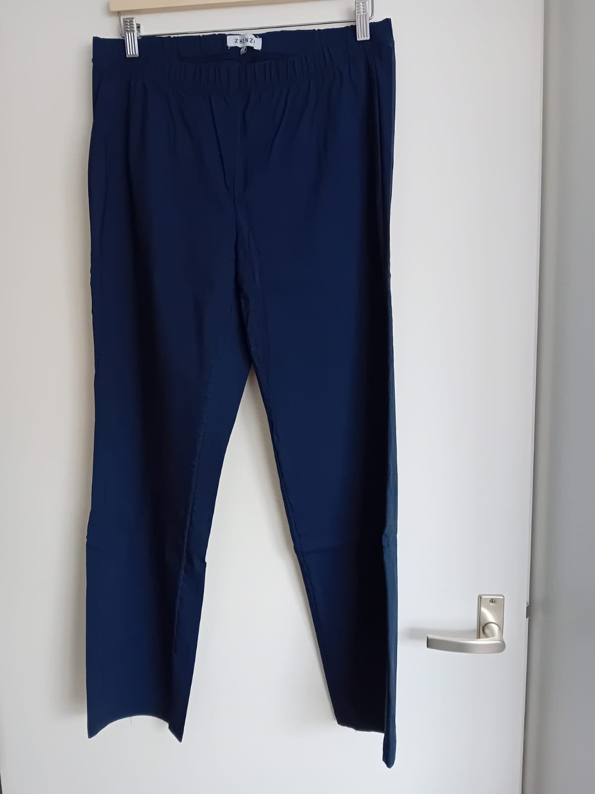 Zhenzi broek donker blauw, Kleding | Dames, Ophalen of Verzenden, Zo goed als nieuw, Blauw, Broek of Spijkerbroek