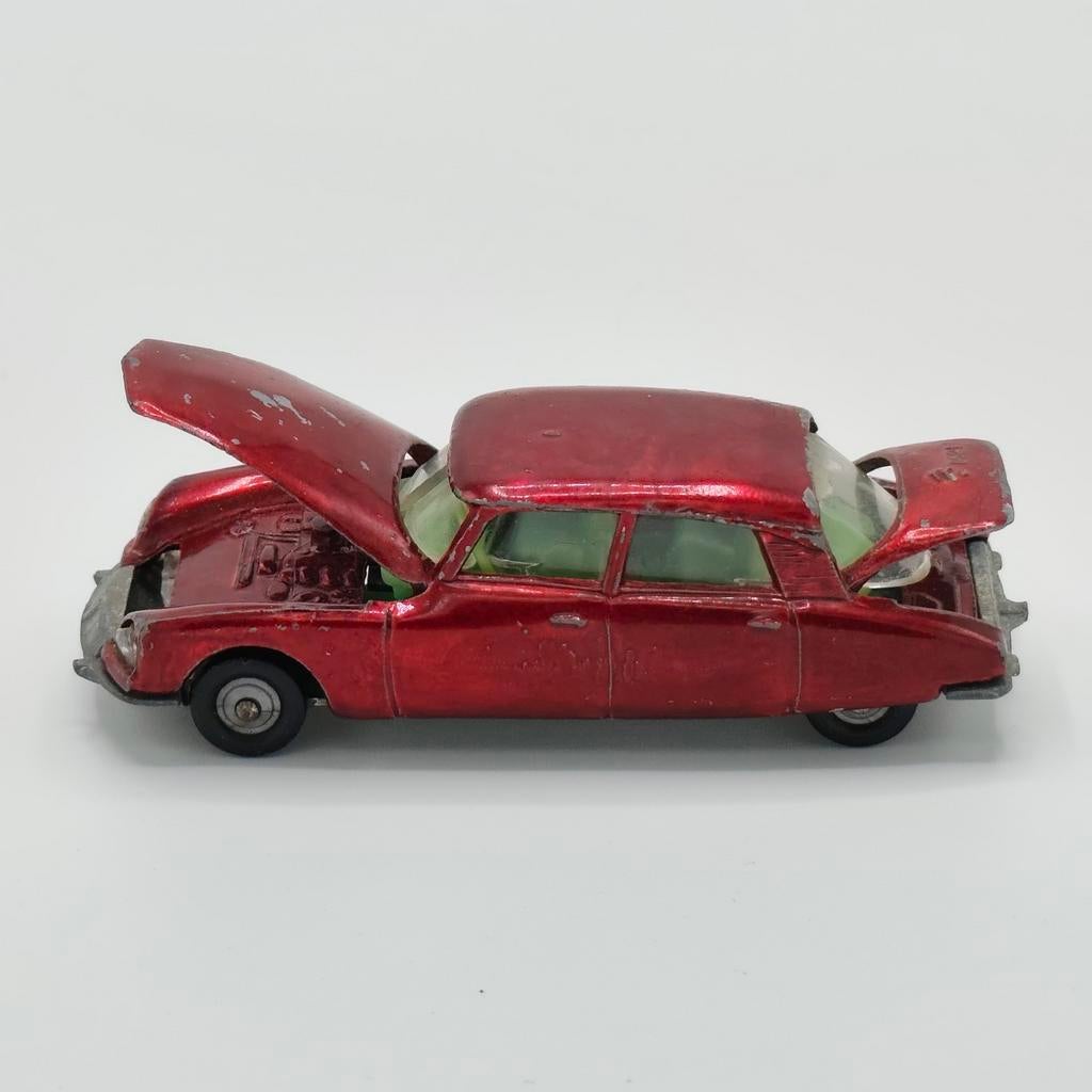Citroën DS 21 Majorette No 13 Rood Schaal 1/65, Ophalen of Verzenden, Gebruikt, Auto, Majorette