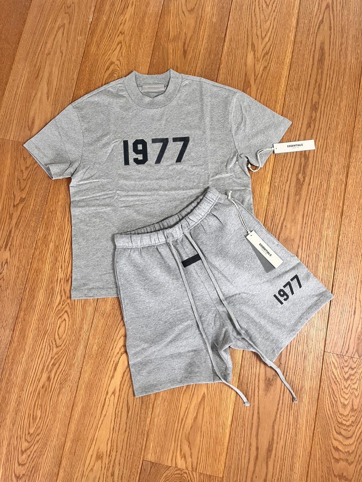 Essentials 1977 set, Kleding | Heren, Heren-kledingpakketten, Nieuw, Overige maten, Ophalen of Verzenden