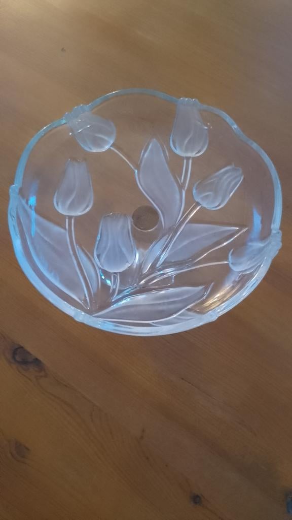 Mikasa schaal op voet met frozen tulp motief, Ophalen