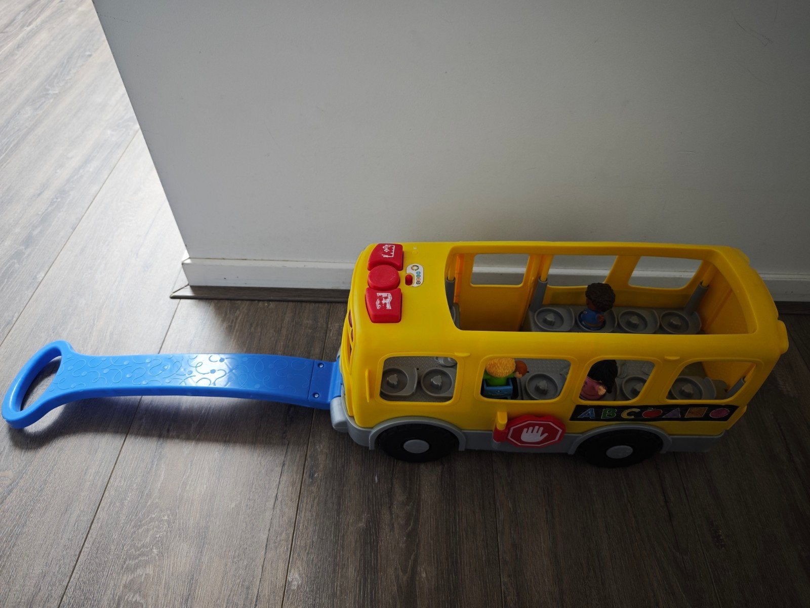 Fisher-Price Schoolbus met geluid en figuren, Kinderen en Baby's, Ophalen, Gebruikt, Duw- of Trekspeelgoed, Met geluid