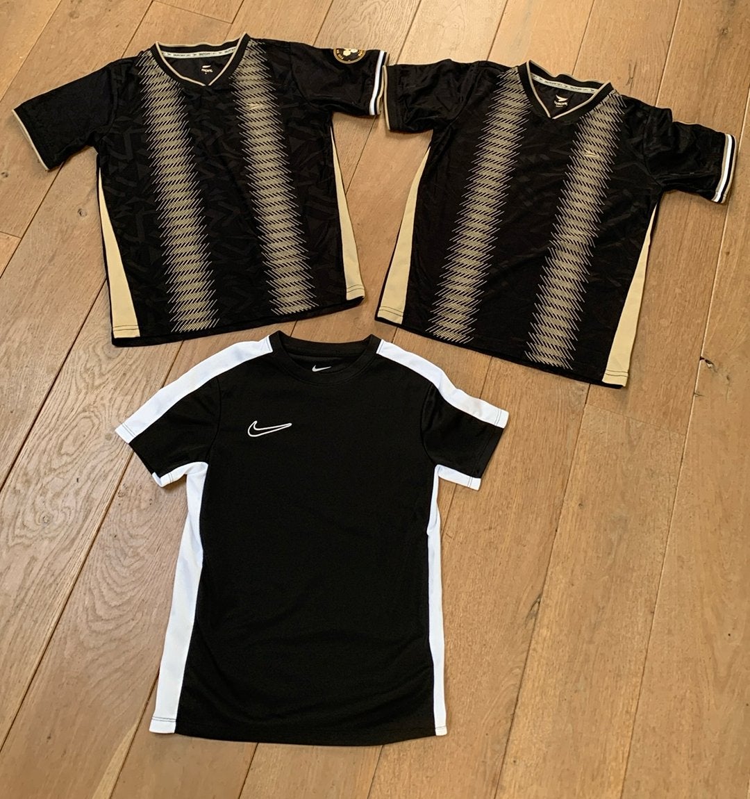 Sport shirts maat 128, Ophalen of Verzenden, Zo goed als nieuw, Jongen of Meisje, Sport- of Zwemkleding