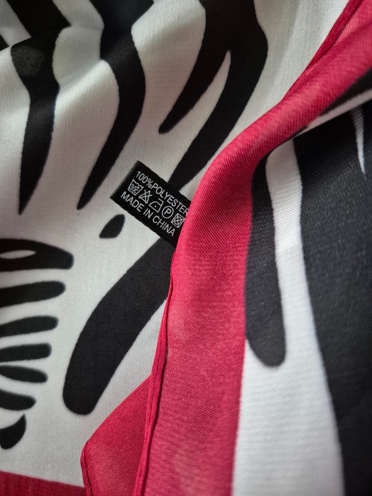 Nieuwe sjaal met zebraprint - 65x65 cm, Ophalen of Verzenden, Nieuw, Sjaal