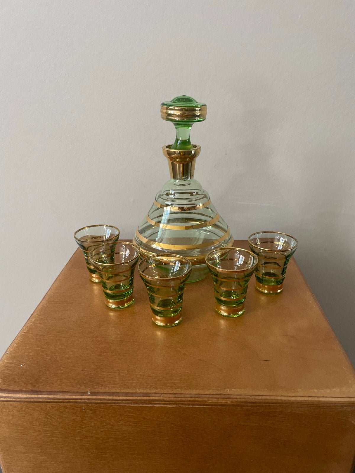 Vintage Belgisch Groen Glas Decanteerset met Gouden Strepen, Ophalen