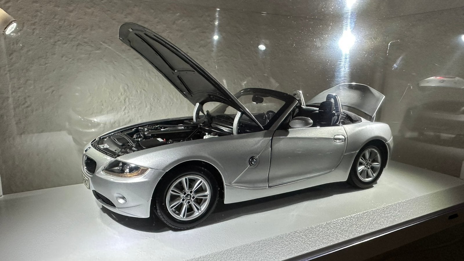 Kyosho 1:18 BMW Z4 E85 Dealer Edition Zilver kleur - uniek!, Ophalen of Verzenden, Zo goed als nieuw, Auto, Kyosho