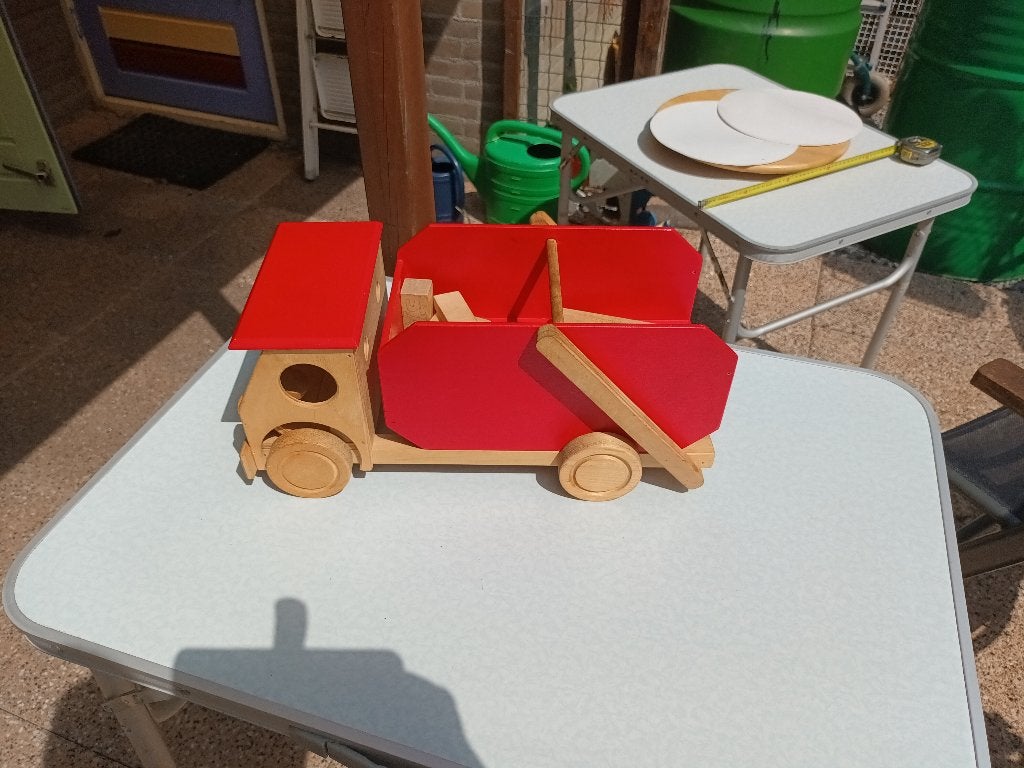 Onverwoestbare houten vrachtwagen met kiepbak, Ophalen of Verzenden, Gebruikt