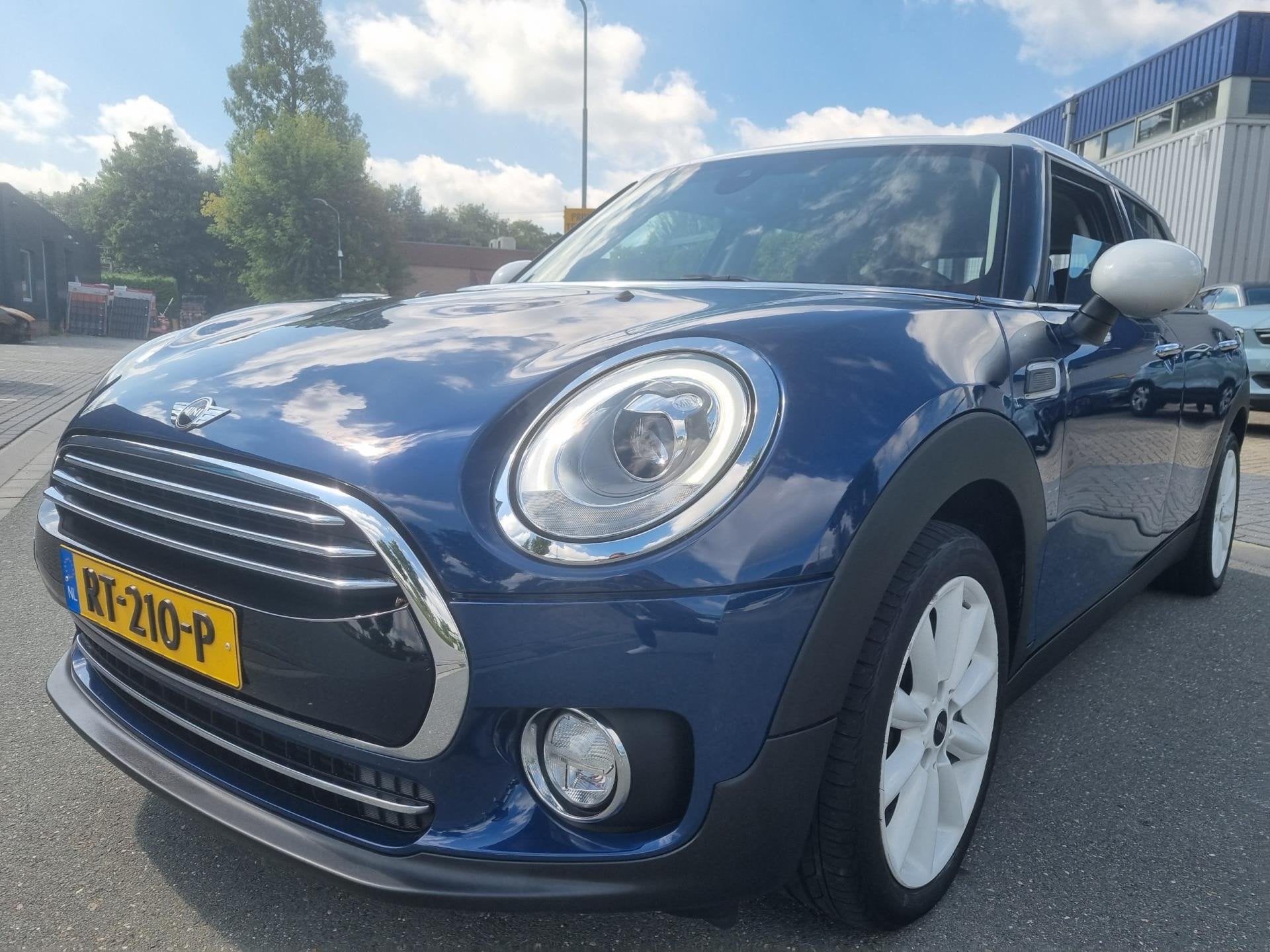 Mini Mini Clubman 1.5 Cooper Chili Serious Business, Auto's, Gebruikt, Blauw, 19 km/l, 3 cilinders