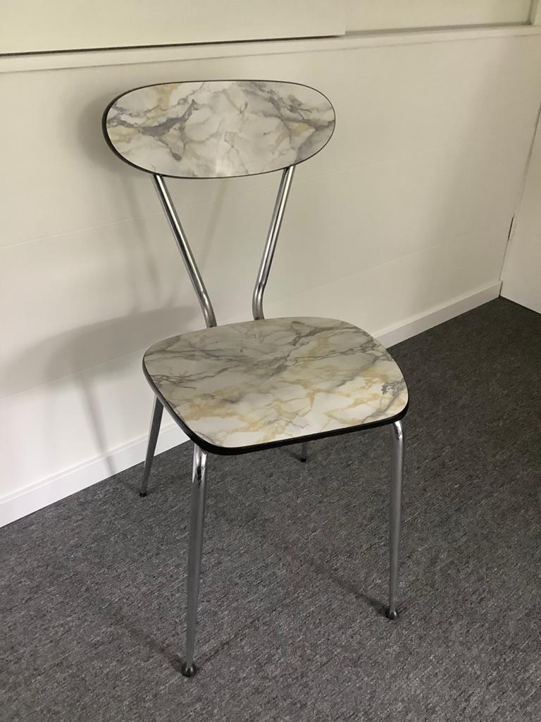 Vintage eetkamerstoel met marmerlook zitting en rugleuning, Ophalen, Gebruikt, Overige kleuren, Metaal