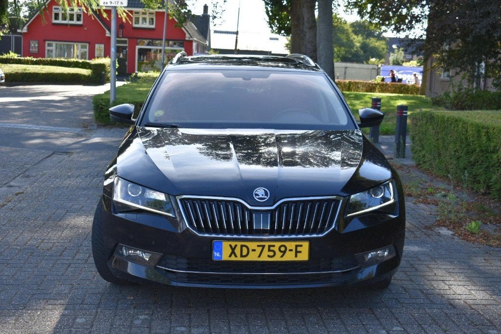Skoda Superb Combi 1.6 TDI 120pk Style Edition Zwart, Auto's, Skoda, Stof, 4 cilinders, 1435 kg, Zwart