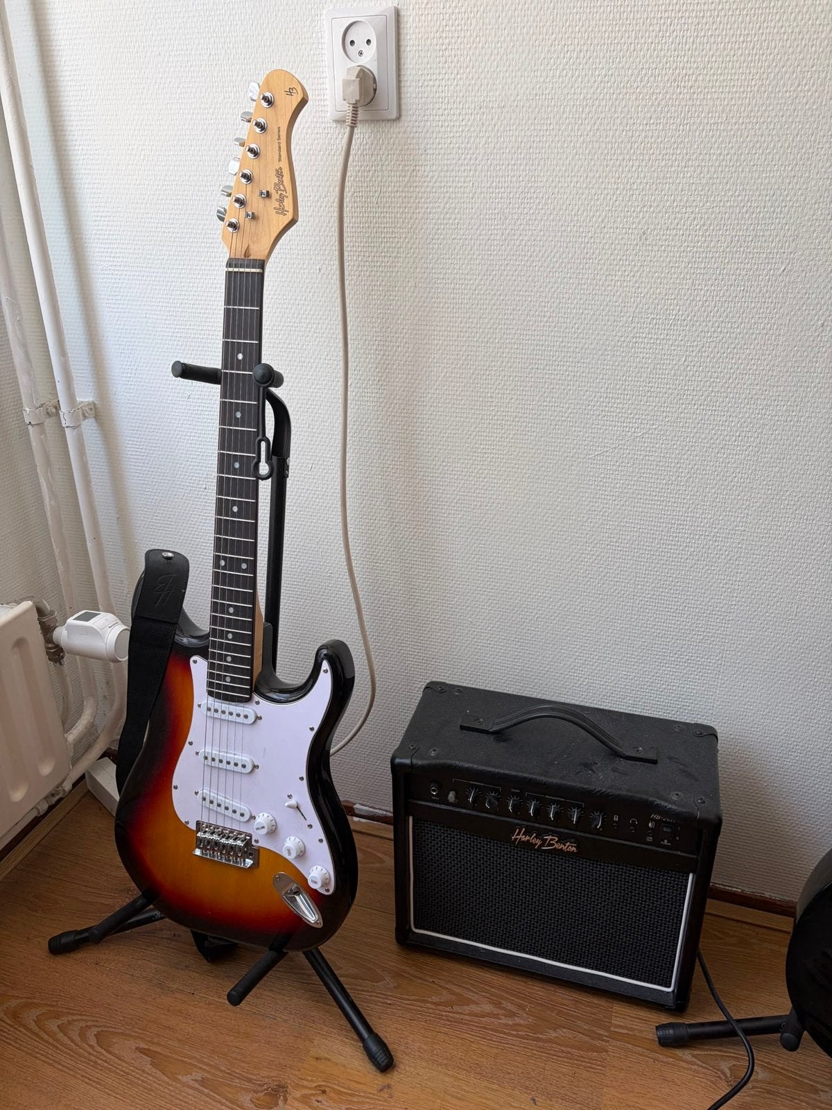 Harley Benton ST-20 SB gitaar set met versterker en gigbag, Muziek en Instrumenten, Met versterker, Zo goed als nieuw, Solid body