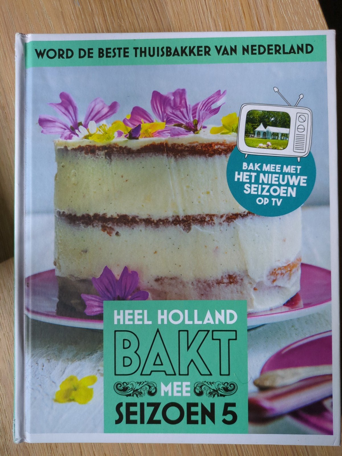 Heel Holland Bakt Seizoen 5 - Bakboek met recepten, Boeken, Taart, Gebak en Desserts, Ophalen of Verzenden, Zo goed als nieuw