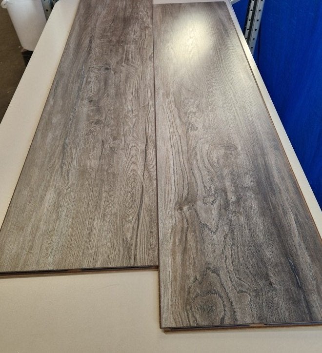 Restpartij 17 m2 nieuwe laminaat Surprise Tiles Plus STP818, Ophalen, Nieuw, 10 tot 25 m², Laminaat