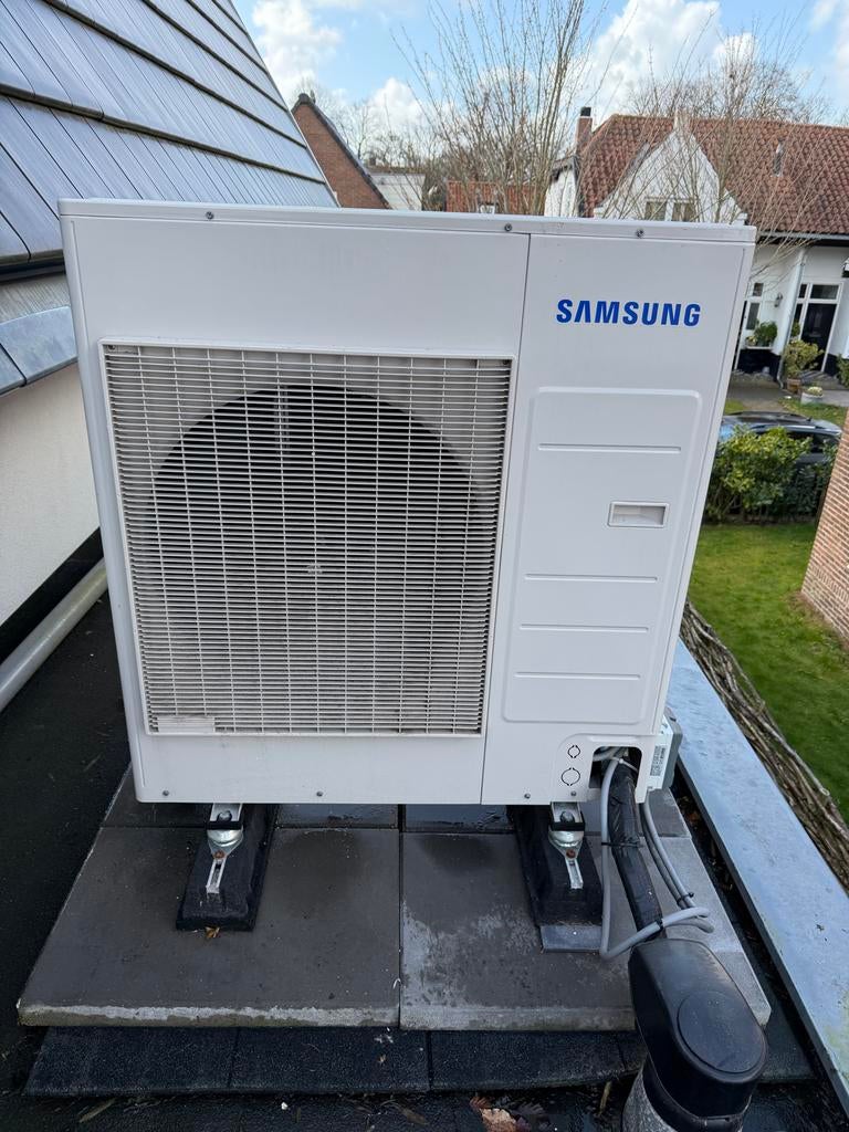 Samsung split unit Lucht-Water Warmtepomp 3,5 jaar oud, Doe-het-zelf en Verbouw, Verwarming en Radiatoren, Gebruikt, Overige typen