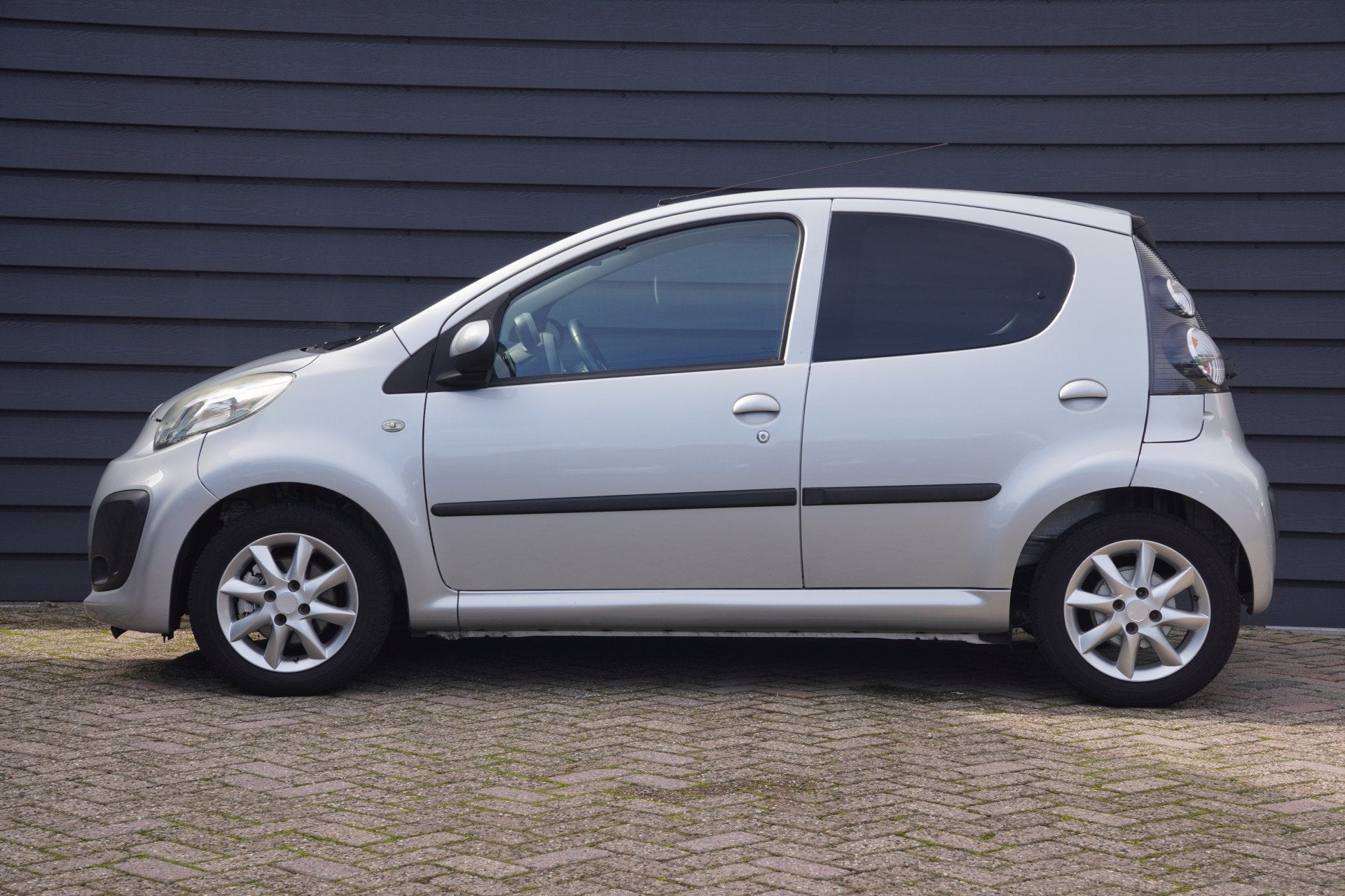 Citroën C1 1.0 First Edition - AIRCO - ELEKTR. PAKKET - LIC, Voorwielaandrijving, Euro 5, Stof, Zwart