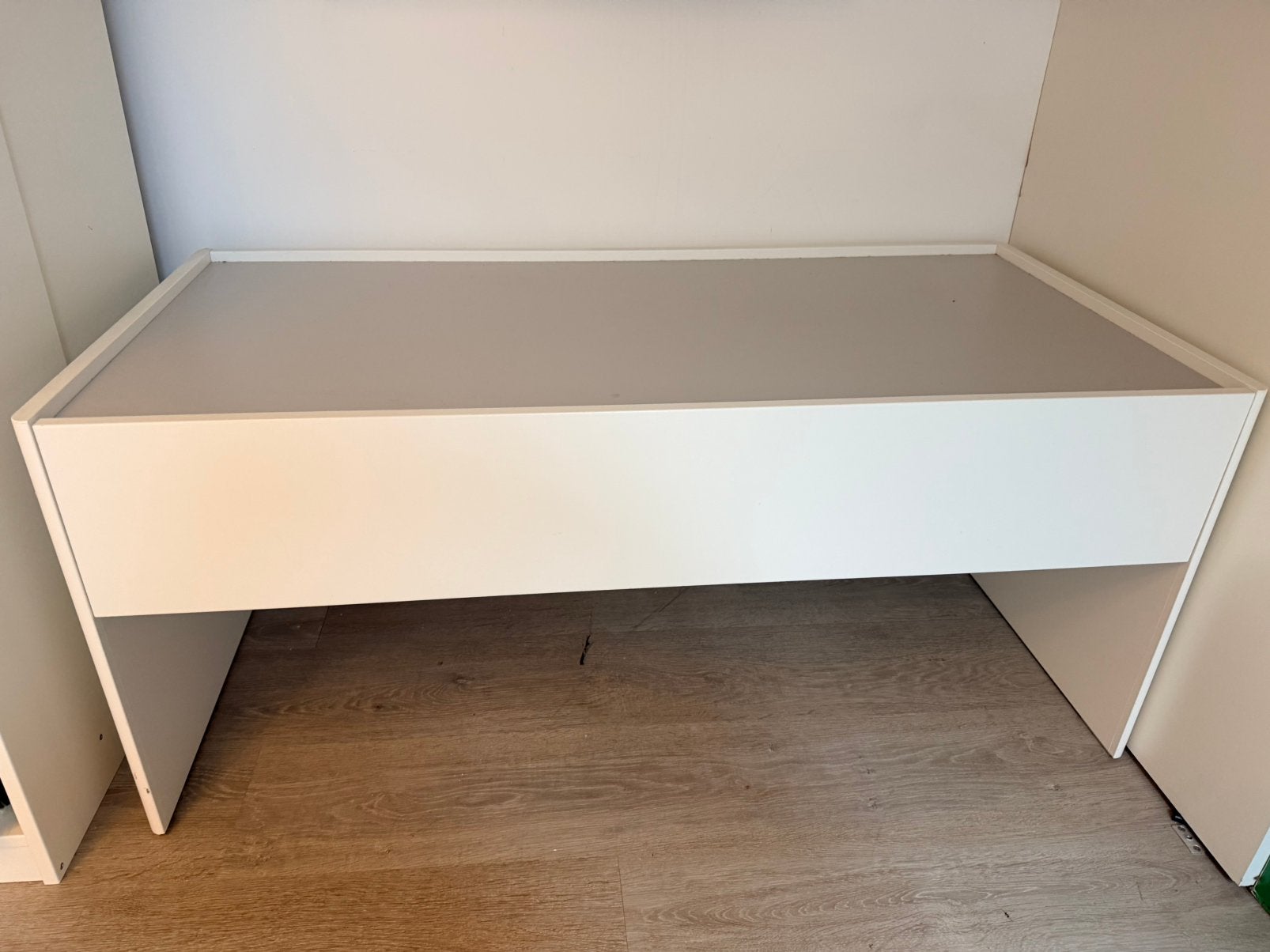 Ikea Speeltafel met opbergruimte, Ophalen, Zo goed als nieuw, Tafel(s)