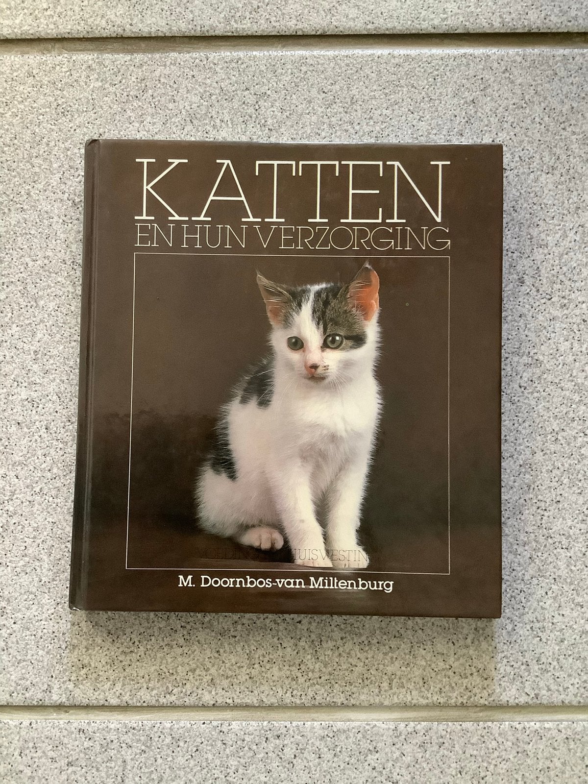 Katten en hun verzorging - M. Doornbos-van Millenburg, Ophalen of Verzenden, Zo goed als nieuw, Katten