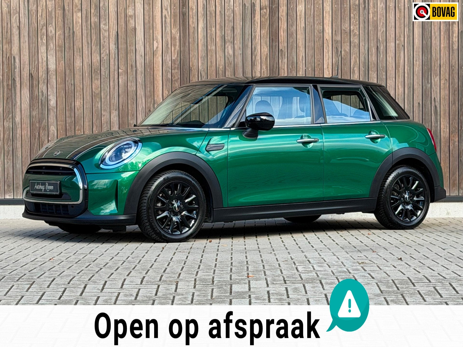 Mini 5-Deurs 1.5 Cooper Classic / Led / Half leder / Camera, Auto's, Dealer onderhouden, 136 pk, Gebruikt, Leder en Stof