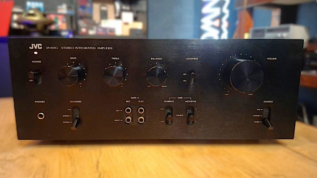 JVC JA-S11G • Vintage Stereo Versterker (1978/79) • GARANTIE, MADE IN TOKYO, JAPAN, JVC, Zo goed als nieuw, MANUFACTURED BY VICTOR COMPANY OF JAPAN, LTD.