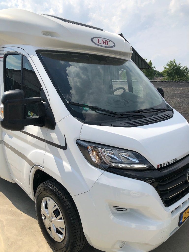 Foto 9 van Smetteloze LMC VAN V643 G lengte bedden XL garage 47.000km