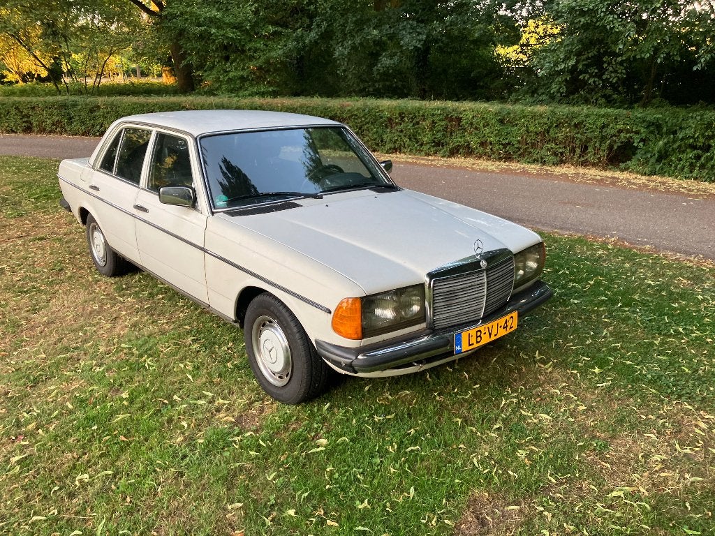 Mercedes-Benz 200-Serie w123 250 6 cilinder, Zwart, Wit, Mercedes-Benz, Handgeschakeld