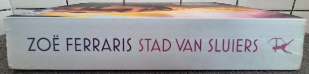 Stad van sluiers - Zoë Ferraris, Gelezen, Europa overig, Ophalen of Verzenden, Zoe Ferraris