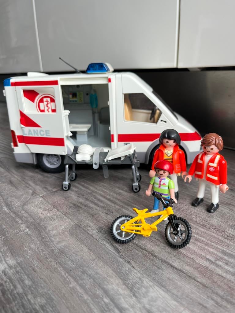 Playmobil ambulance 4221, Ophalen of Verzenden, Gebruikt, Complete set