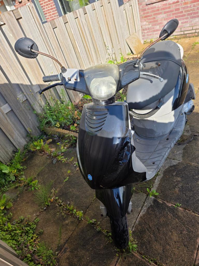 Piaggio zip 4t 25km 2009 lichte opknapper, Fietsen en Brommers, Ophalen, Benzine, Zip