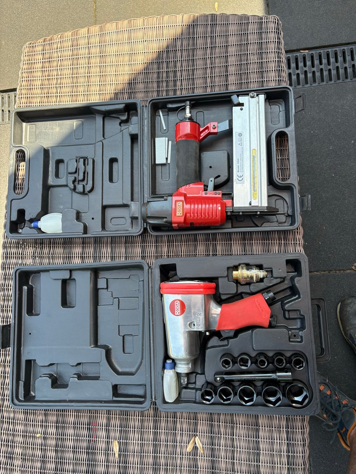 RODA tacker en slagmoersleutel set, Doe-het-zelf en Verbouw, Gereedschap | Handgereedschap, Ophalen, Gebruikt, Tacker/nietmachine