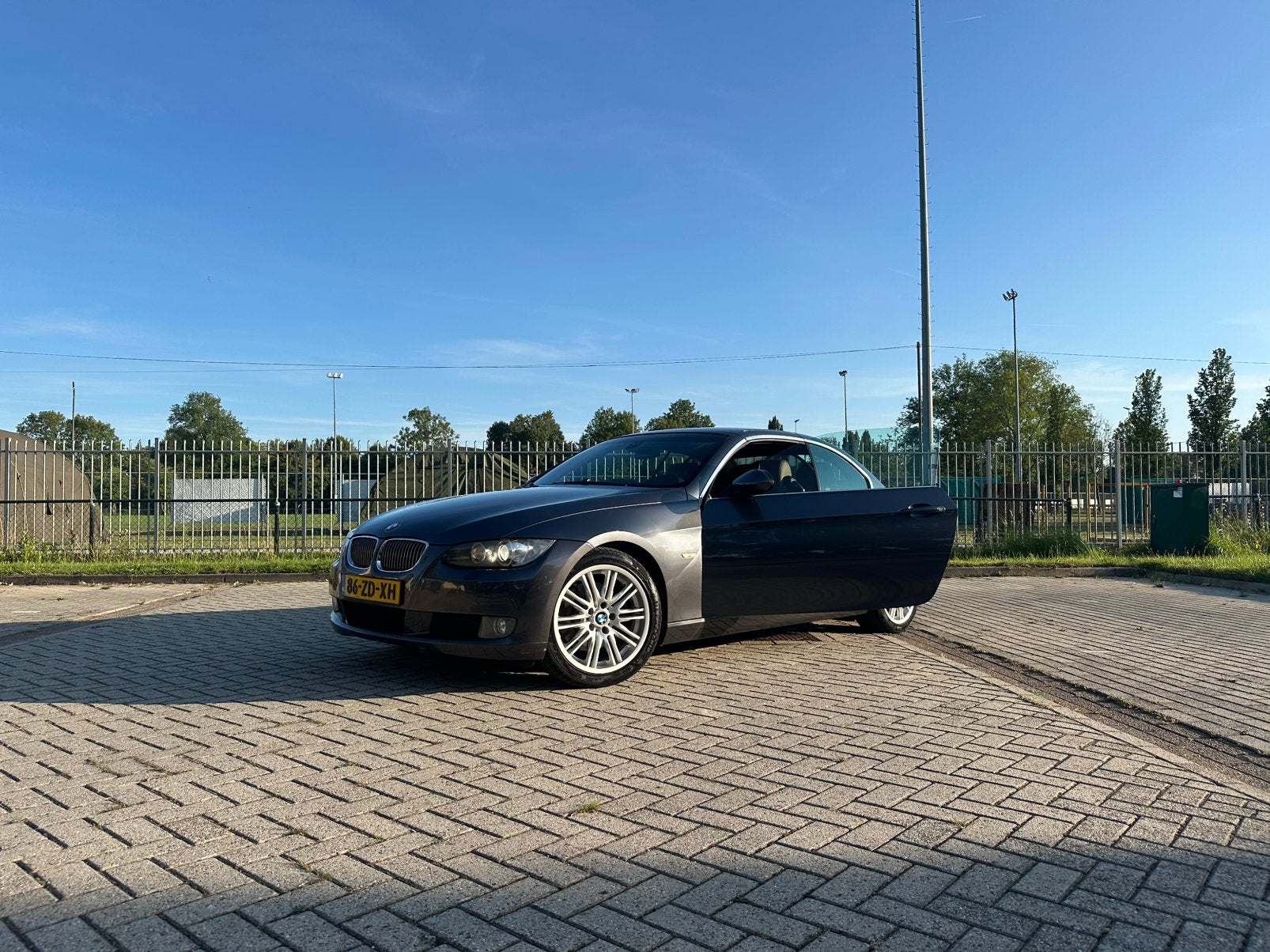 BMW 325i Cabrio High Executive CarPlay Harman Kardon M-stuur, Achterwielaandrijving, Cabriolet, 4 stoelen, 2996 cc
