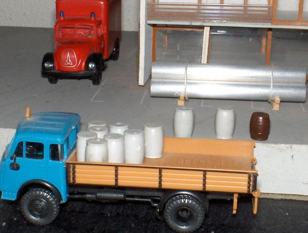 20 stuks chemikaliënvaten - lading / laadgoed / vracht, Hobby en Vrije tijd, Modeltreinen | H0, Overige merken, Wisselstroom, Overige typen
