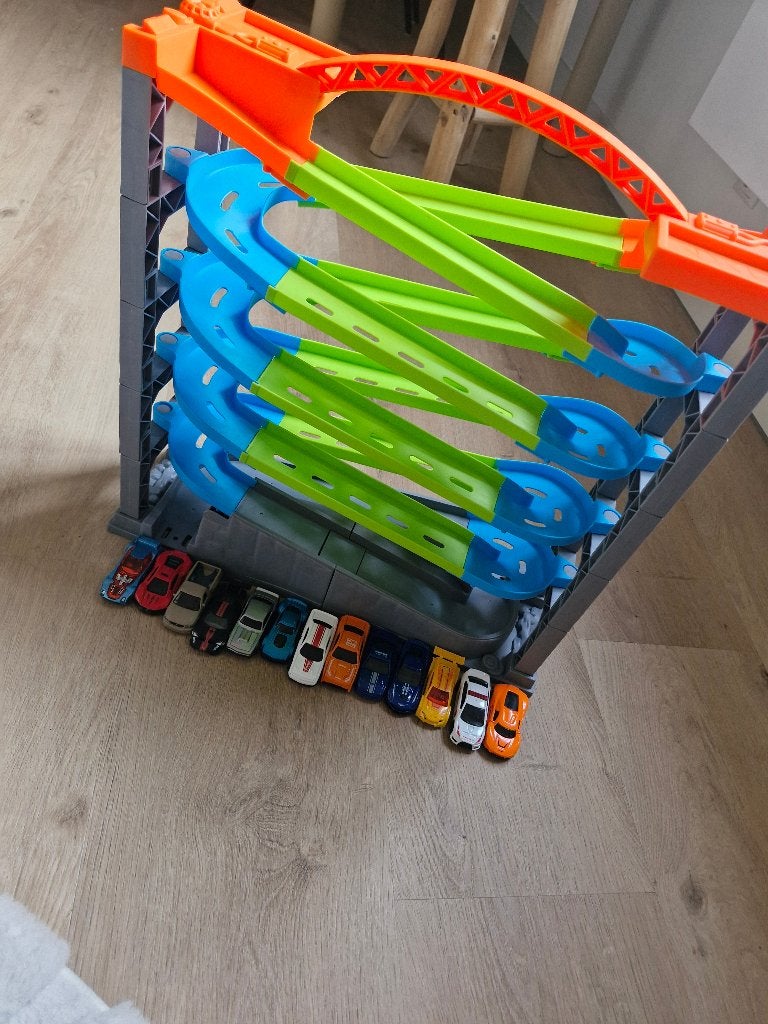Racebaan met autootjes, Kinderen en Baby's, Speelgoed | Racebanen, Racebaan, Zo goed als nieuw, Handmatig, Ophalen