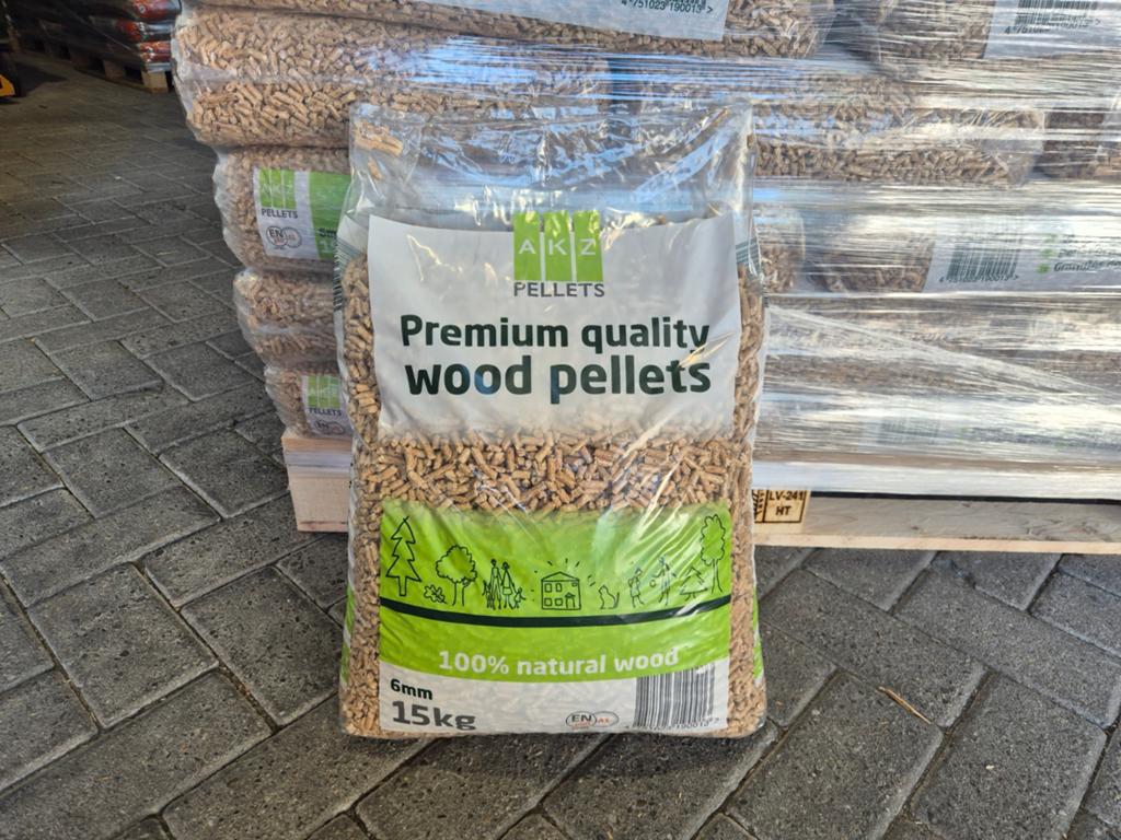 Tekoop AKZ houtpellets, A1 EN+, naaldhout in 15 kg zakken, Minder dan 3 m³, Ophalen of Verzenden