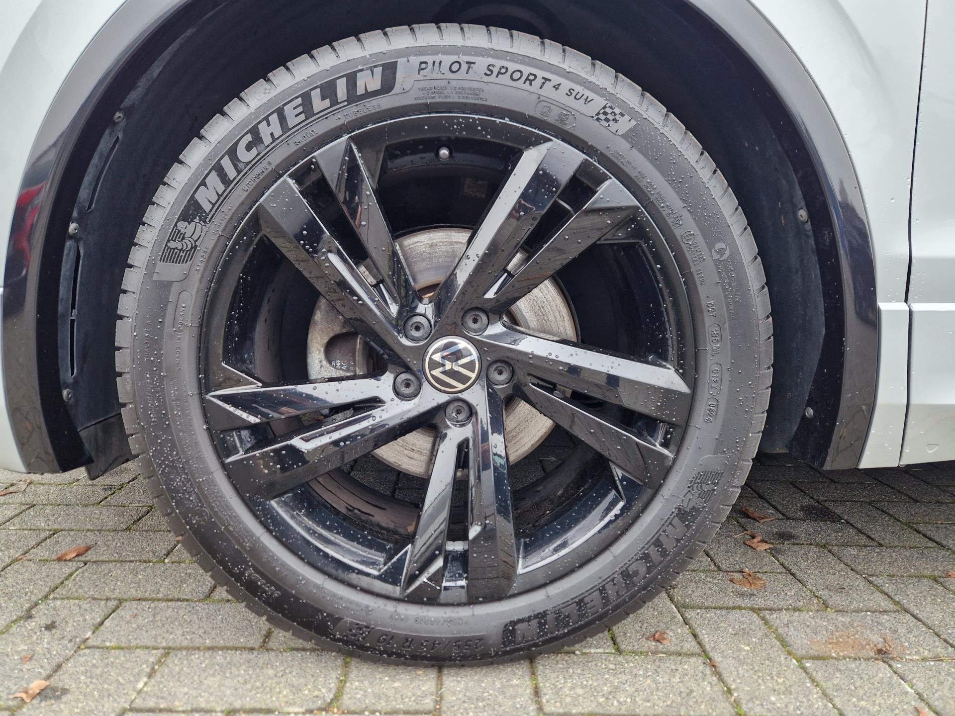 Volkswagen TIGUAN 1.5 TSI Dsg 2x R-Line Pano Full!, Auto's, Euro 6, 4 cilinders, Bedrijf, SUV of Terreinwagen