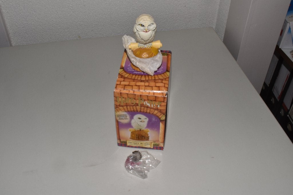 Harry Potter Hedwig Uil Beeldje met Doosje, Ophalen of Verzenden, Nieuw, Beeldje of Buste