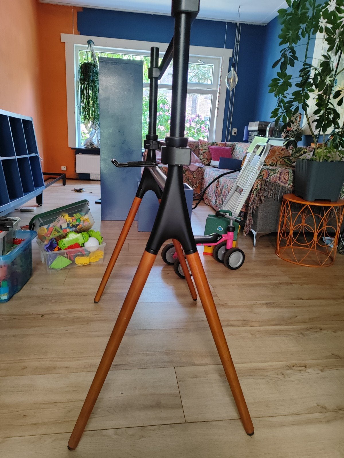 TV Standaard met Houten Poten - Modern Design, Ophalen of Verzenden, Zo goed als nieuw