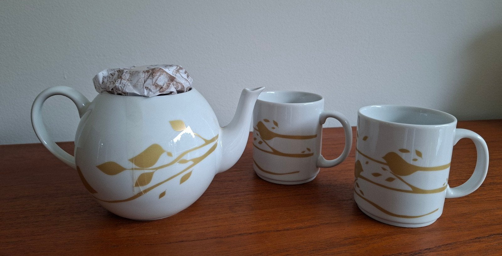 Maison de la Porcelaine Piou Piou, theepot en 2 mokken,NIEUW, Nieuw, Ophalen of Verzenden, Overige stijlen, Kop(pen) en/of Schotel(s)