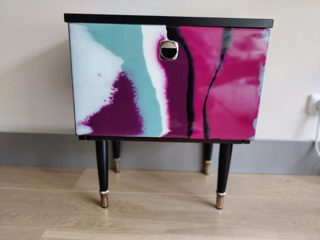 Epoxy retro kast, Ophalen