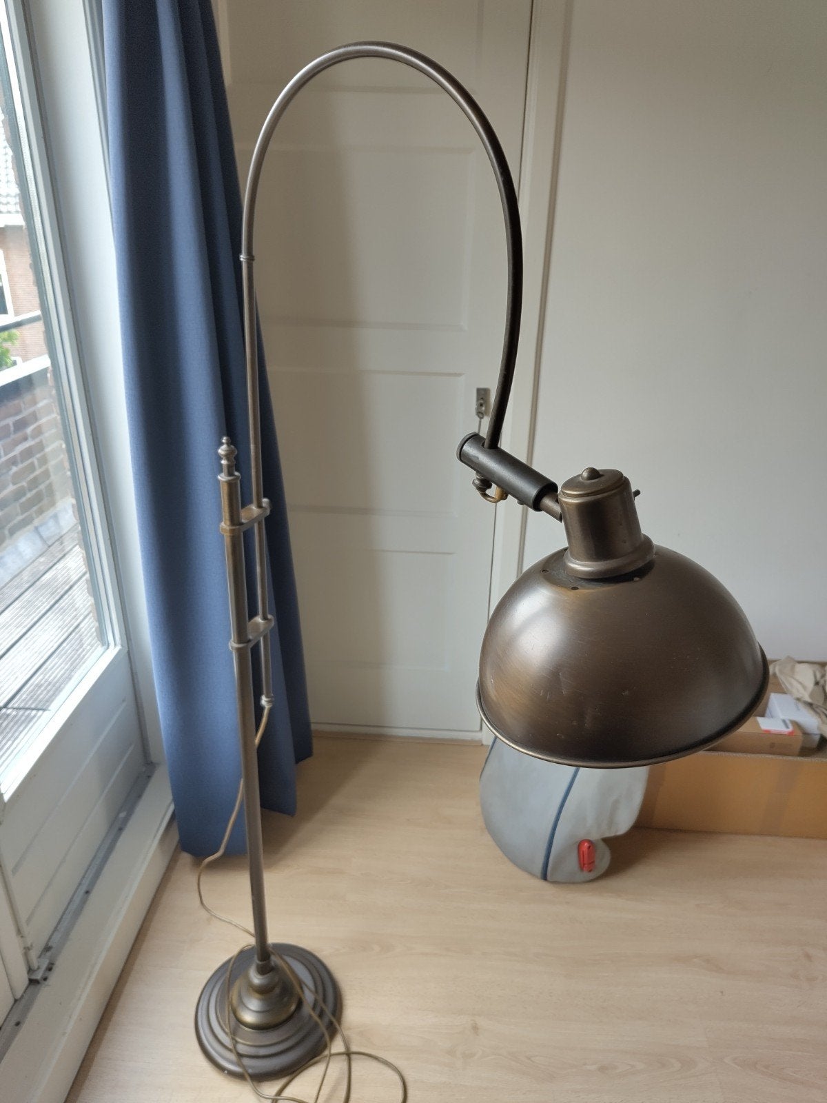 Vintage bronzen vloerlamp met verstelbare kap, Ophalen, Gebruikt, Vintage, Industrieel, E27 (groot)