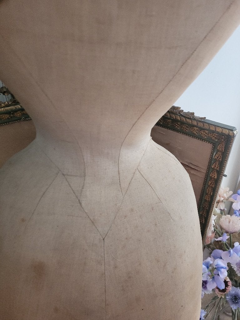 Antieke duivenborst paspop met wespentaille, Antiek en Kunst, Curiosa en Brocante, Ophalen